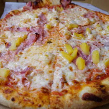 Hawaiian Heat pizza from The Bus Pizza